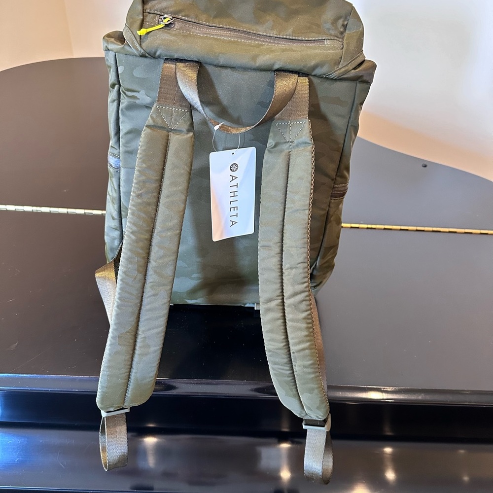 NWT Rare Minimalist Athletic Athleisure Athleta camo Venture Utility Backpack - Picture 8 of 17